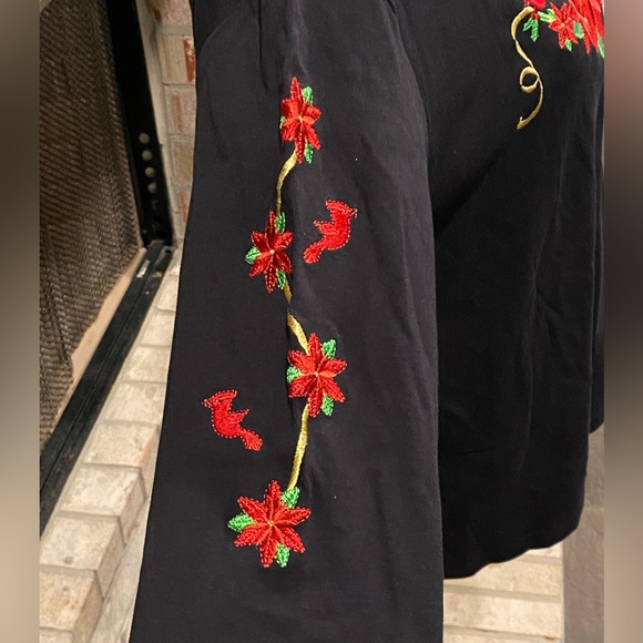 Poinsettia & Cardinal Top - Picture 2 of 4